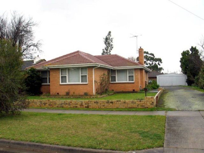 8 Wadsley Avenue, Pakenham VIC 3810