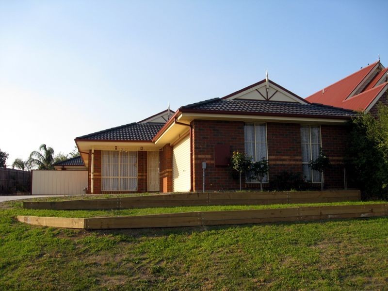 5 Jacqueline Place, Pakenham VIC 3810