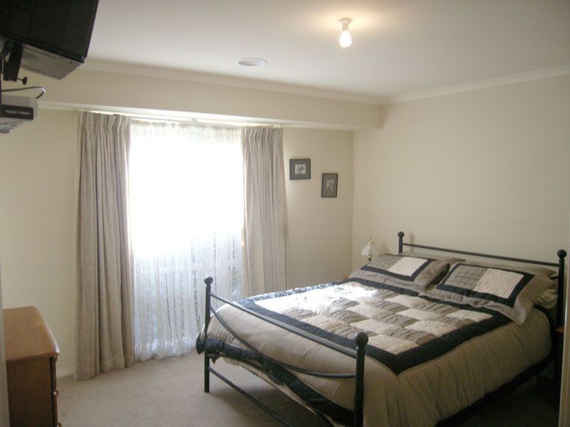 5 Jacqueline Place, Pakenham VIC 3810