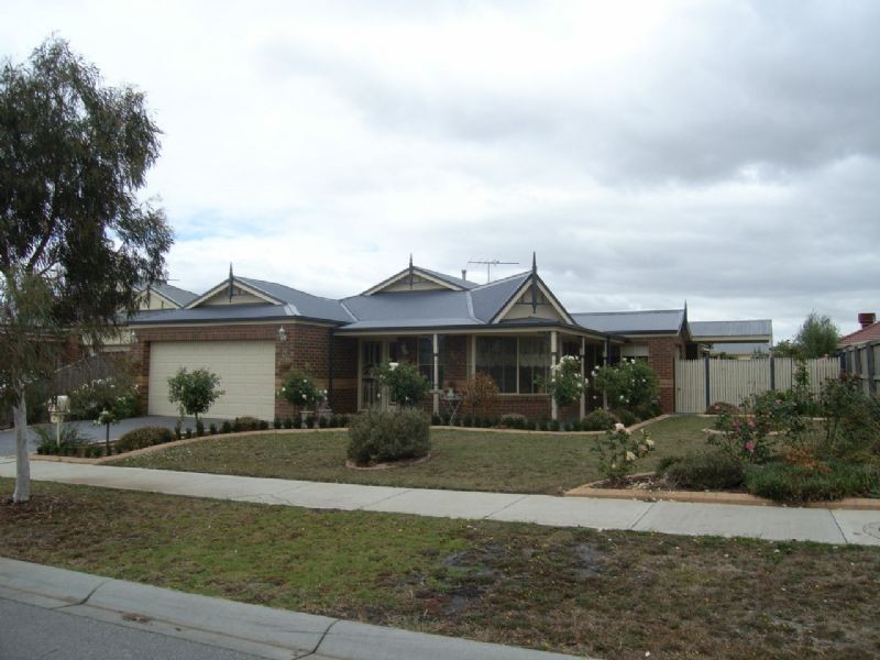 12 Tasman Way, Pakenham VIC 3810