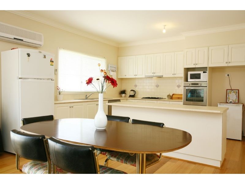 32 St. Leonard Way, Pakenham VIC 3810