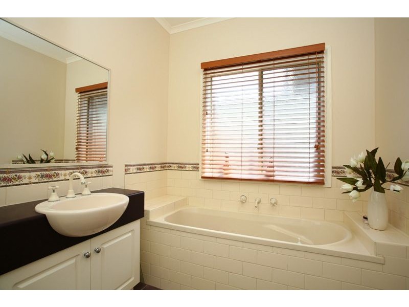 32 St. Leonard Way, Pakenham VIC 3810