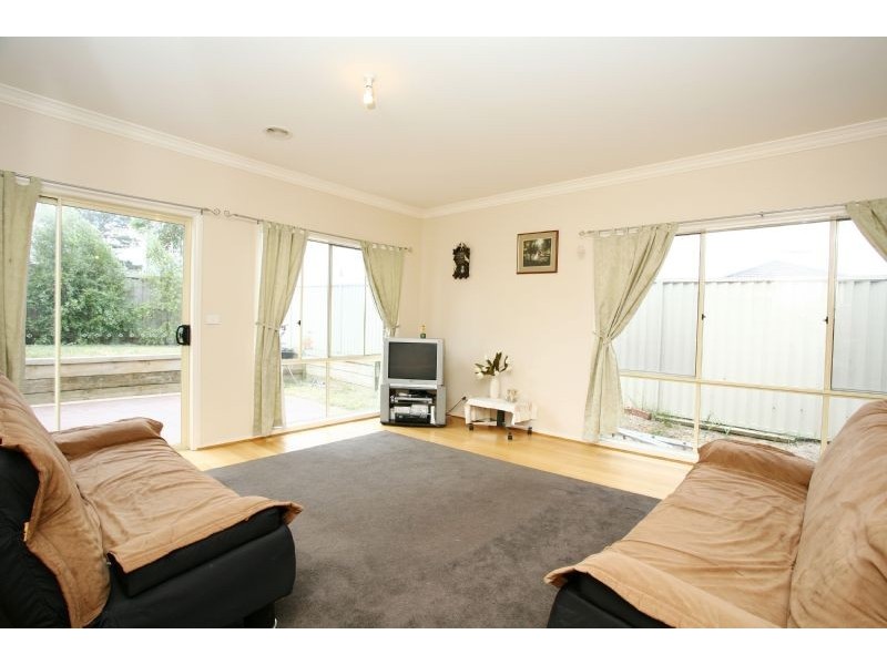 32 St. Leonard Way, Pakenham VIC 3810