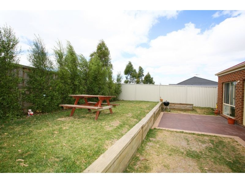 32 St. Leonard Way, Pakenham VIC 3810