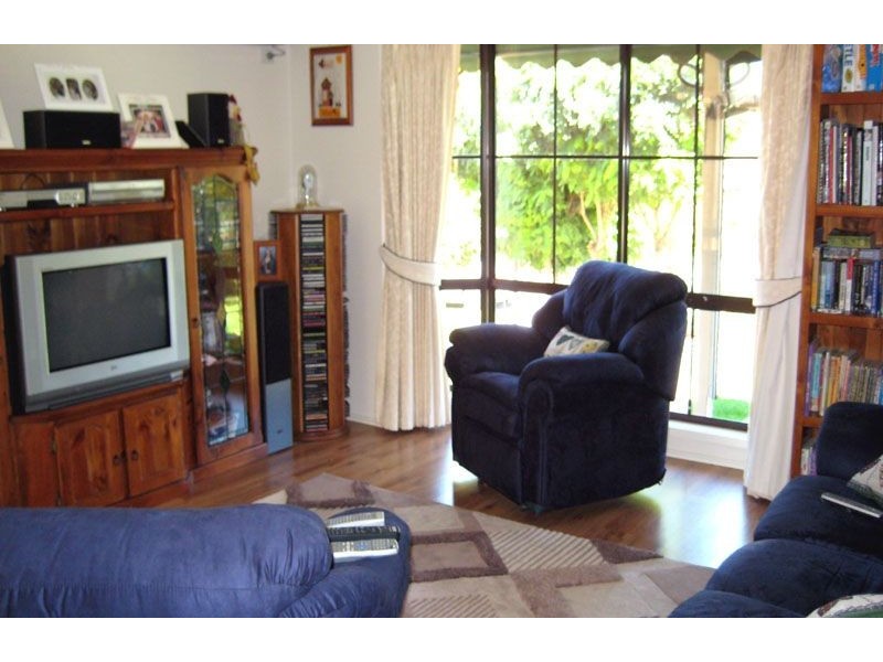 6 Emily Close, Pakenham VIC 3810