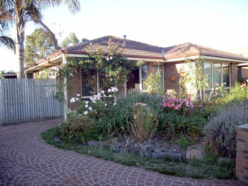 16 Benor Court, Pakenham VIC 3810