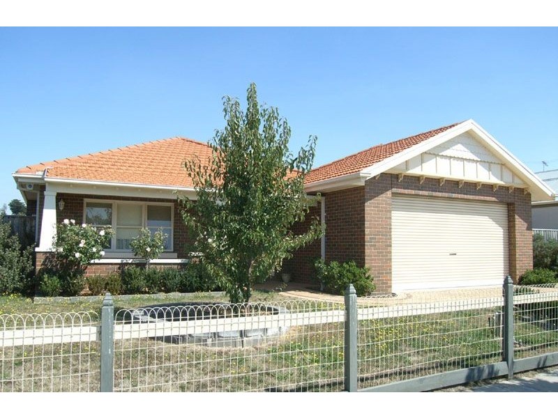 19 Colonial Way, Pakenham VIC 3810