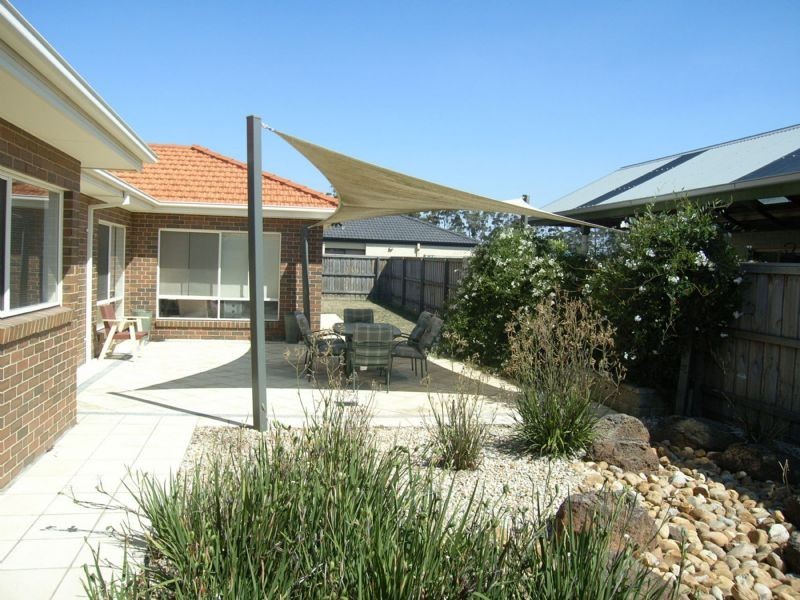 19 Colonial Way, Pakenham VIC 3810