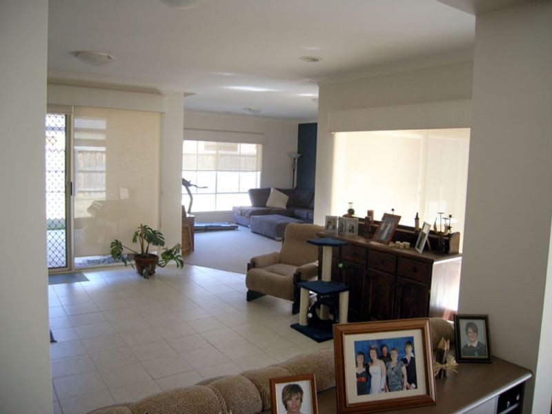 19 Colonial Way, Pakenham VIC 3810