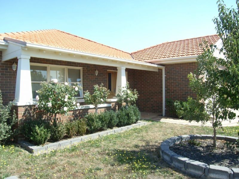 19 Colonial Way, Pakenham VIC 3810