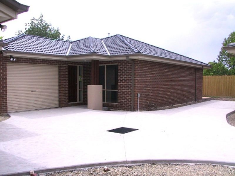 4/27-29 Rogers Street, Pakenham VIC 3810