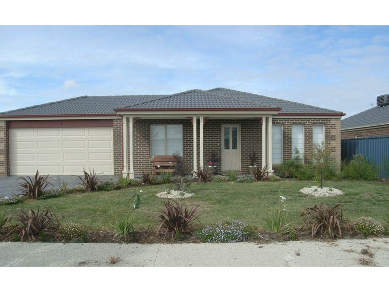102 Shearwater Drive, Pakenham VIC 3810