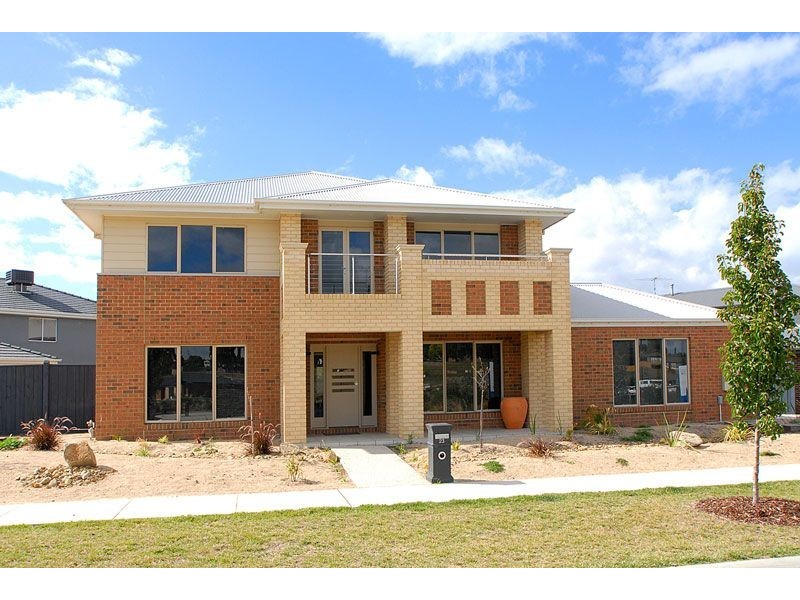 23 Fallingwater Drive, Pakenham VIC 3810