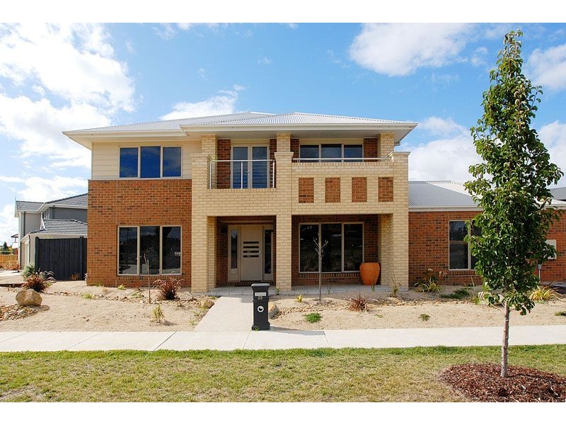 23 Fallingwater Drive, Pakenham VIC 3810