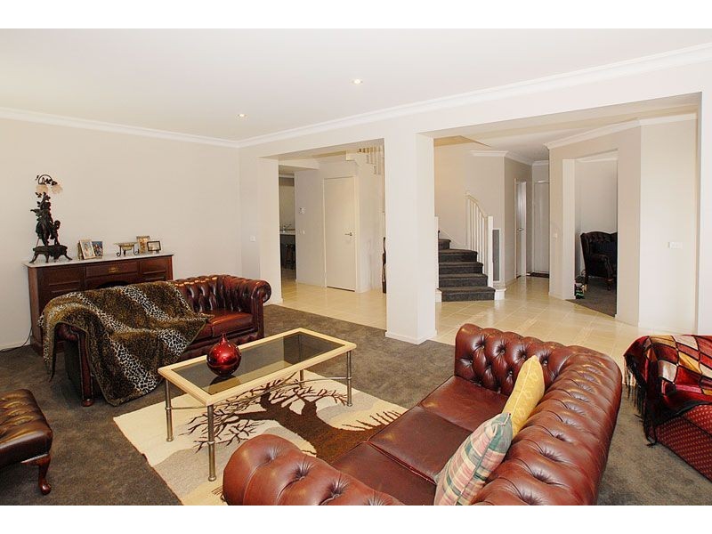 23 Fallingwater Drive, Pakenham VIC 3810