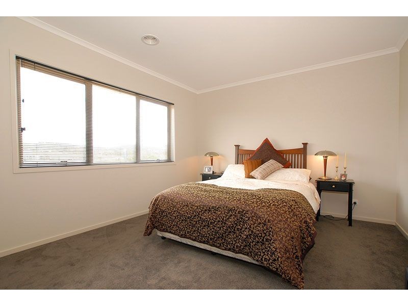 23 Fallingwater Drive, Pakenham VIC 3810