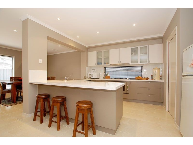 23 Fallingwater Drive, Pakenham VIC 3810