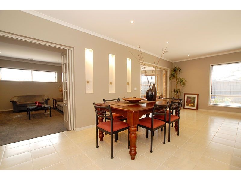 23 Fallingwater Drive, Pakenham VIC 3810