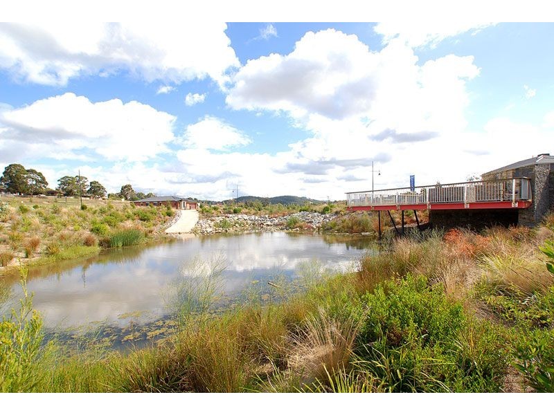 23 Fallingwater Drive, Pakenham VIC 3810