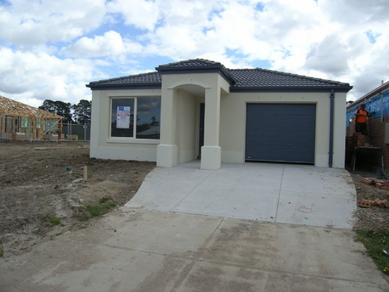 33 Pomme Granite Way, Pakenham VIC 3810