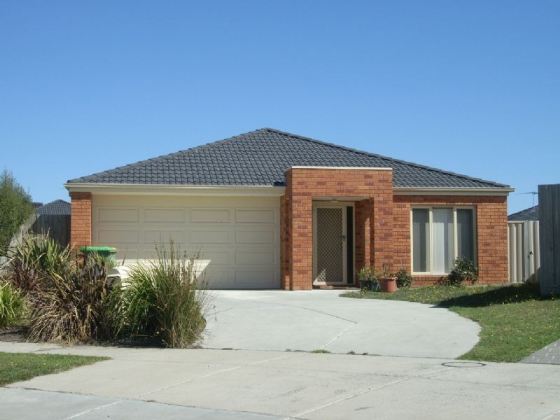 12 Camelia Way, Pakenham VIC 3810
