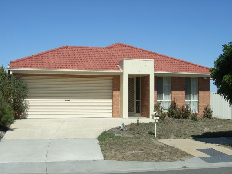 7 Honeysuckle Close, Pakenham VIC 3810