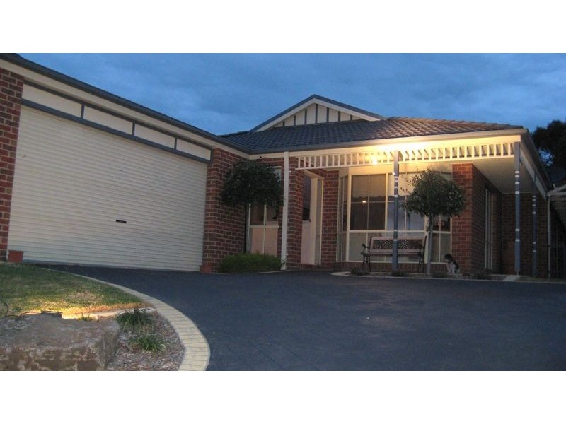 18 RALRON COURT, Pakenham VIC 3810