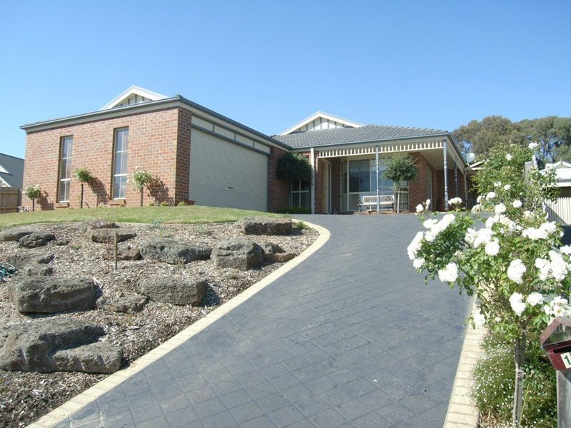 18 RALRON COURT, Pakenham VIC 3810