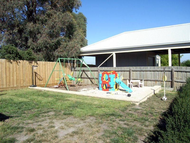 18 RALRON COURT, Pakenham VIC 3810