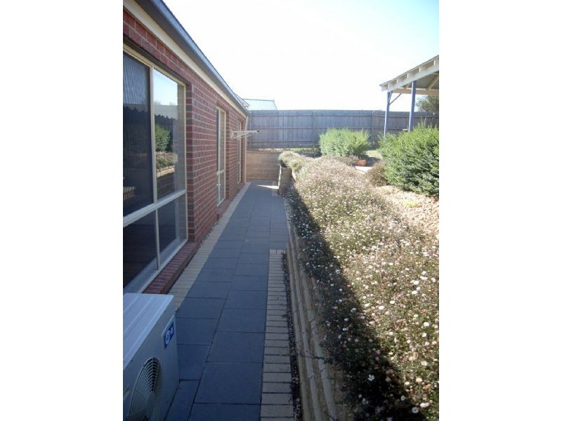 18 RALRON COURT, Pakenham VIC 3810