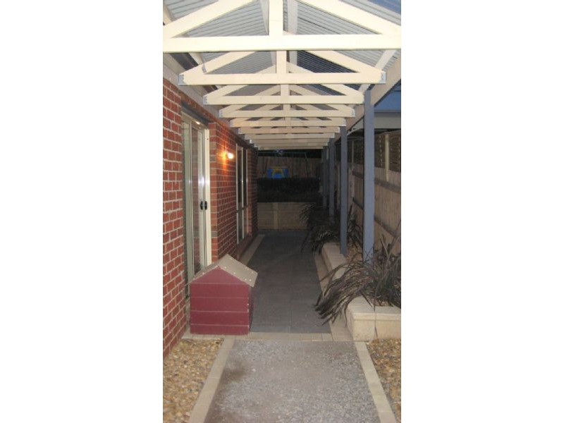 18 RALRON COURT, Pakenham VIC 3810