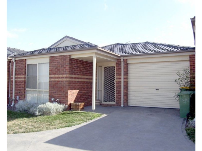 8/12 Renlik Court, Pakenham VIC 3810