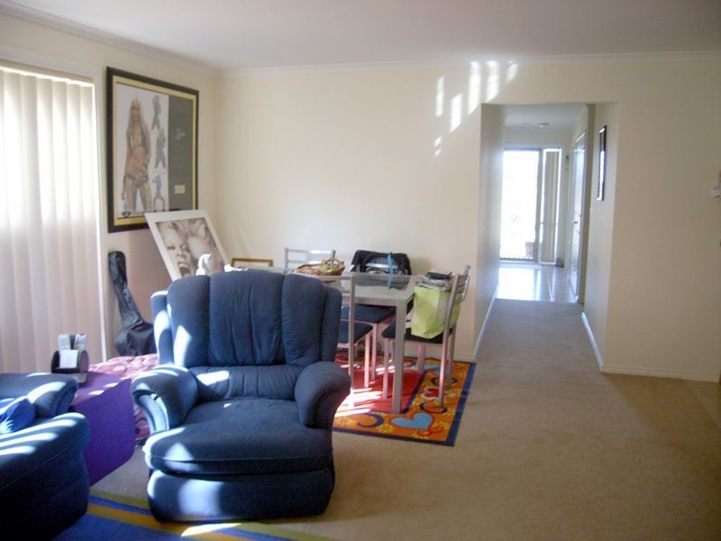 8/12 Renlik Court, Pakenham VIC 3810