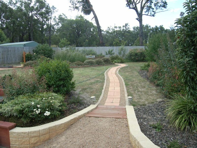 8 Donday Court, Pakenham VIC 3810