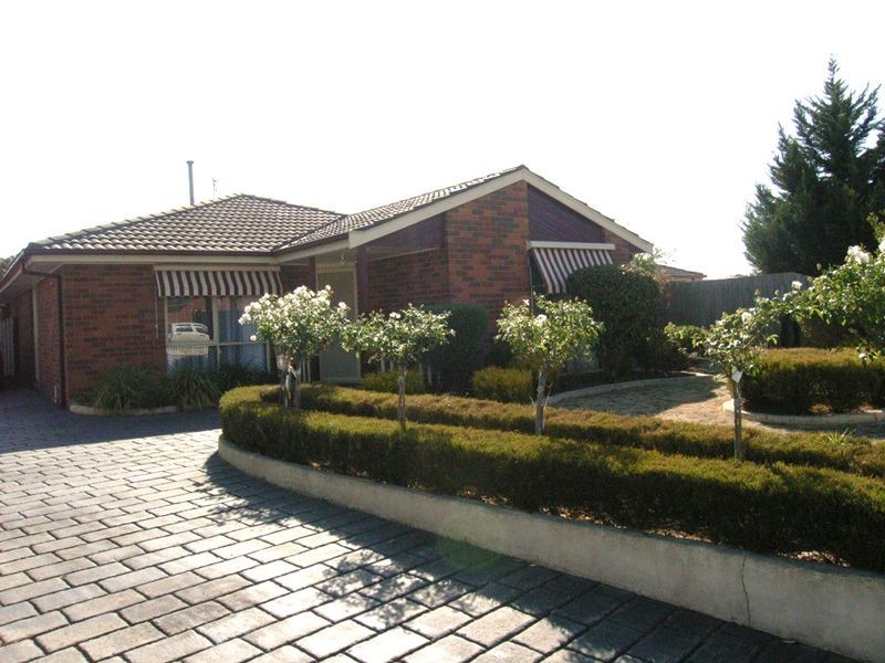 11 Cyprus Place, Pakenham VIC 3810