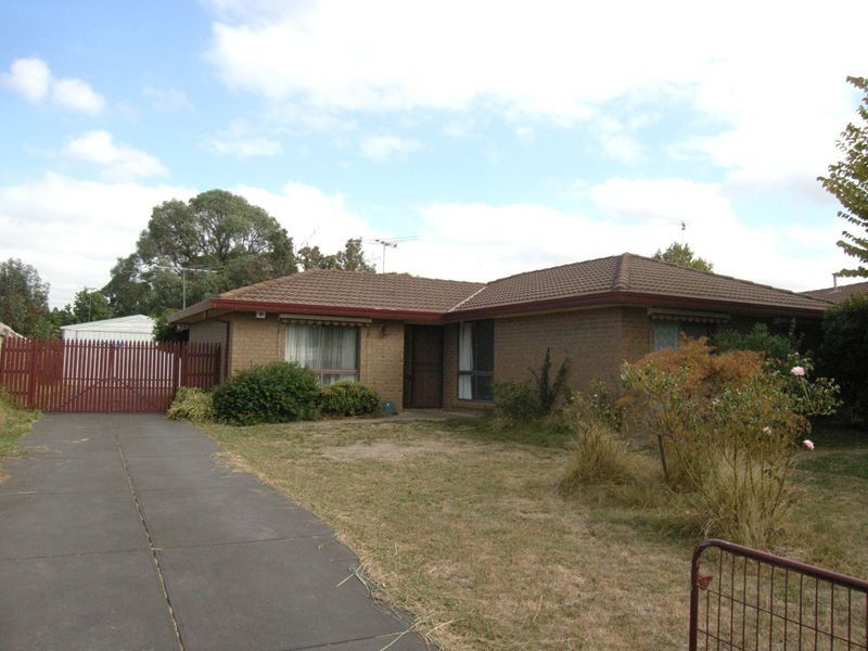 26 Paramount Way, Pakenham VIC 3810