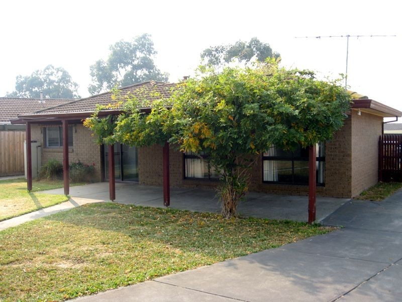 26 Paramount Way, Pakenham VIC 3810
