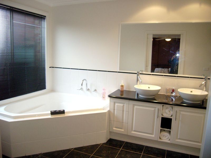 19 Lucerne Circuit, Pakenham VIC 3810