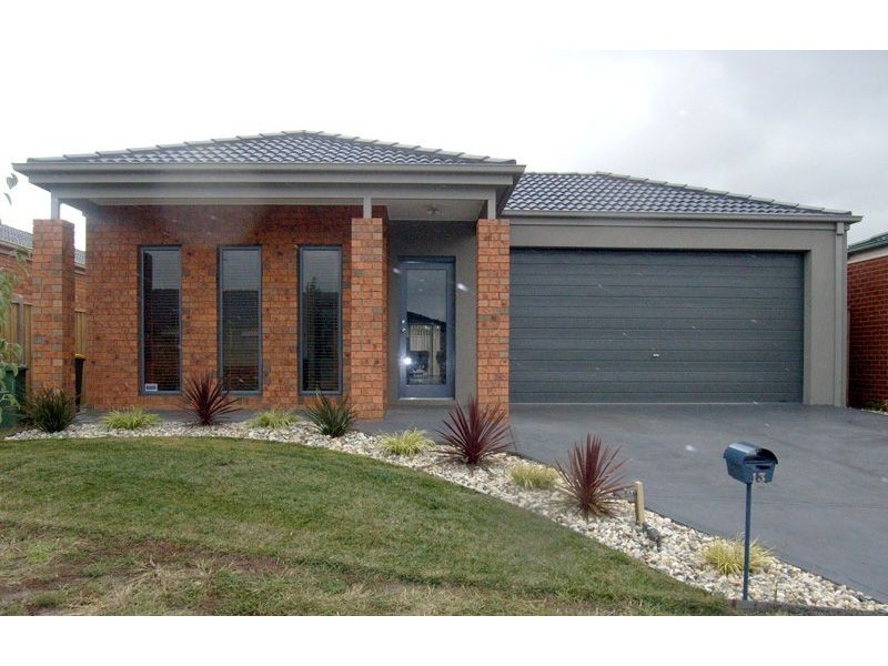 13 Mikasa Place, Pakenham VIC 3810