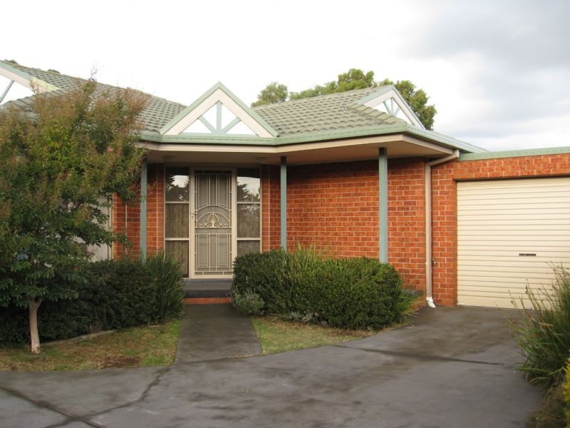 2/61 Cheviot Avenue, Berwick VIC 3806