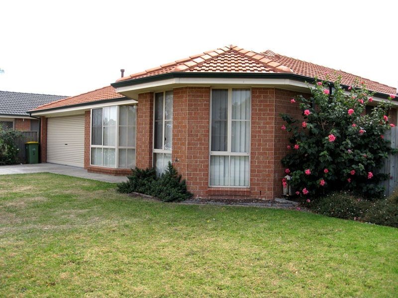 3 Mark Place, Pakenham VIC 3810