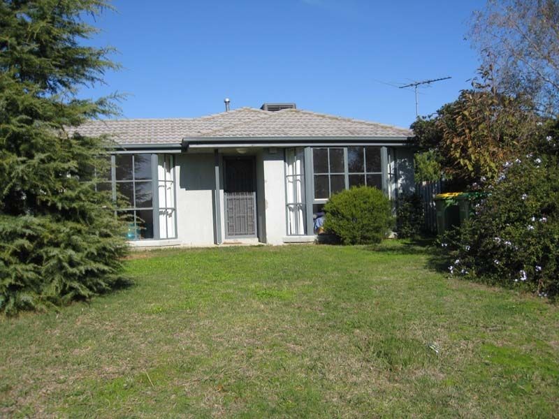 52 Smethurst Avenue, Pakenham VIC 3810