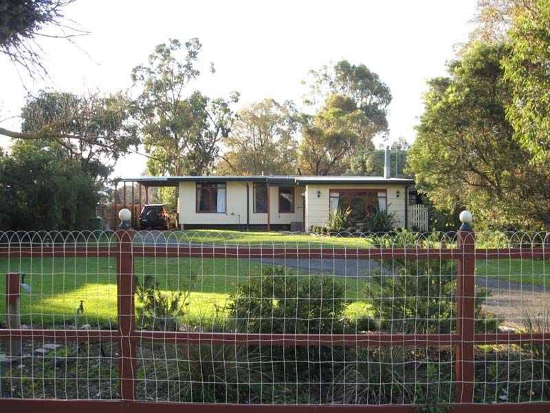 8 Railway Aveue, Tynong VIC 3813