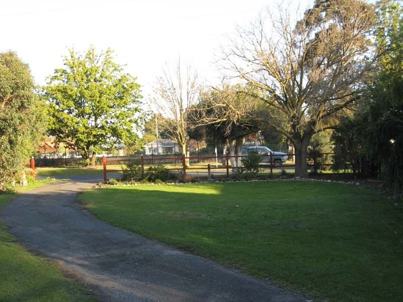 8 Railway Aveue, Tynong VIC 3813