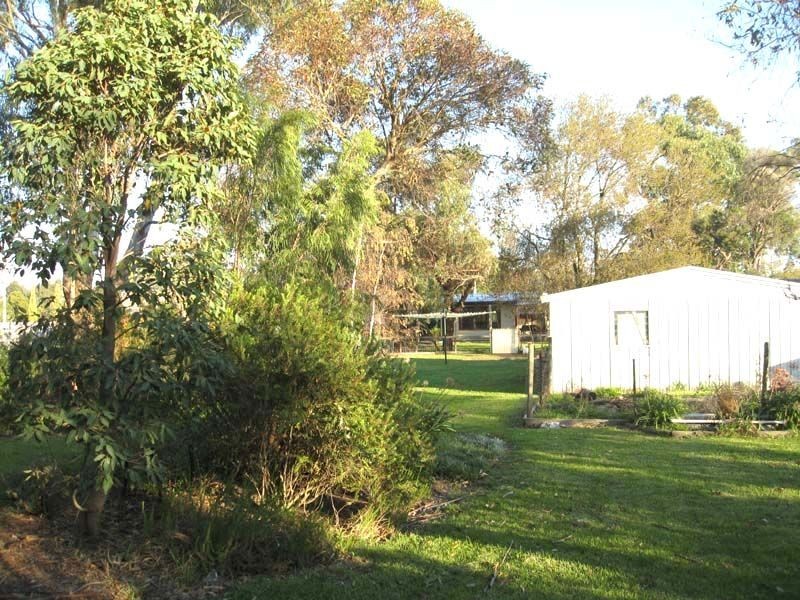 8 Railway Aveue, Tynong VIC 3813