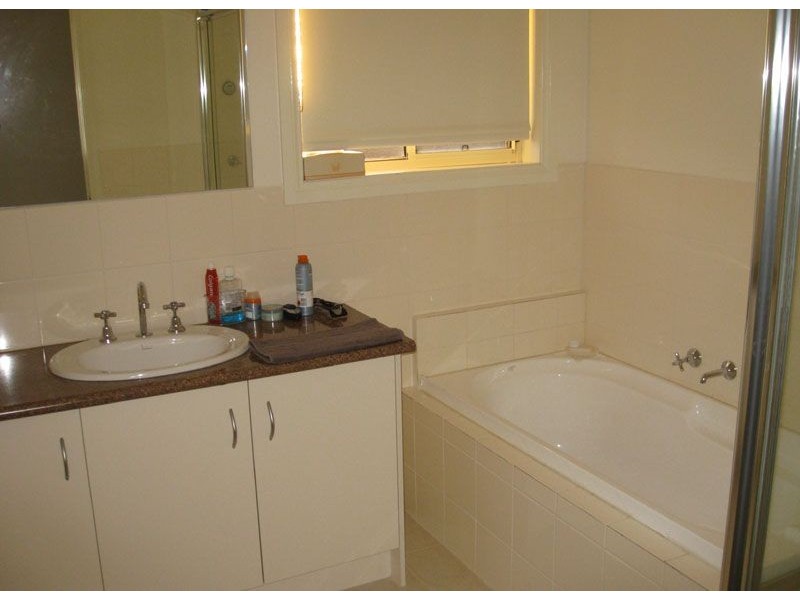 Unit 3 / 43 Ebony Drive, Pakenham VIC 3810