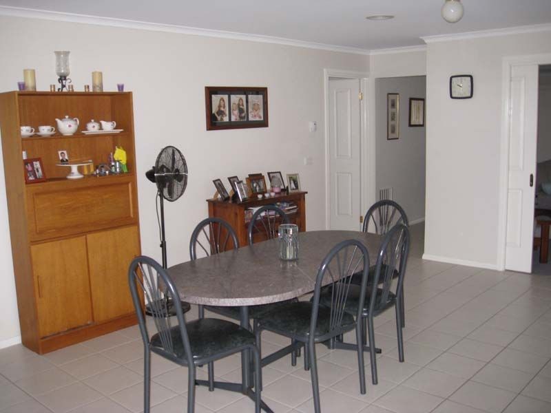 4 Watts Terrace, Pakenham VIC 3810