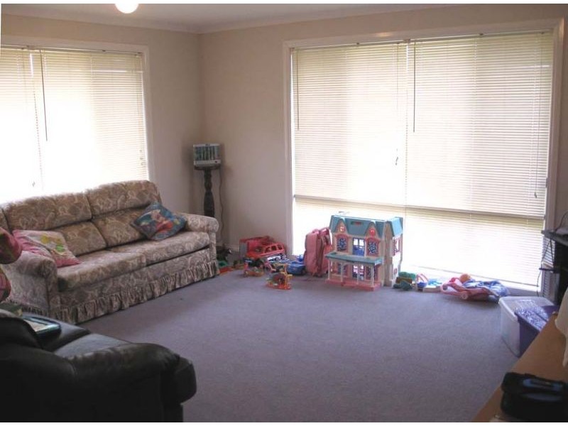 4 Watts Terrace, Pakenham VIC 3810