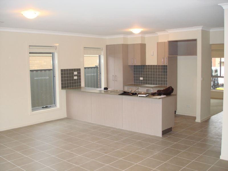 25 Killarney  Crescent, Pakenham VIC 3810