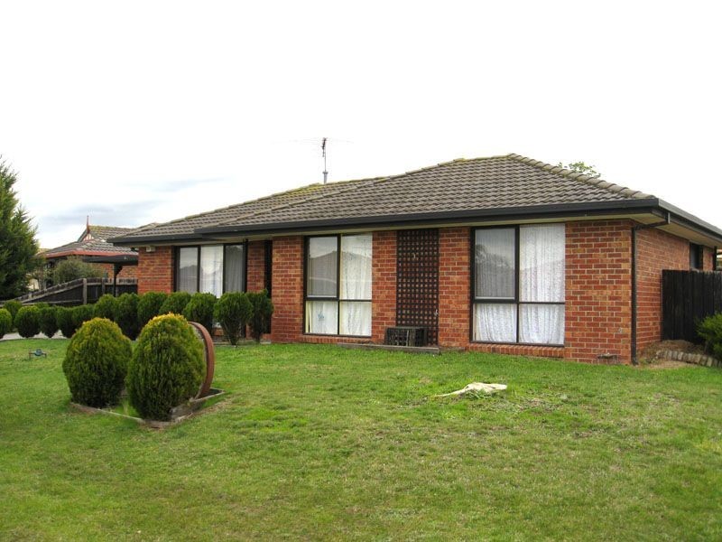 2 Maria Crescent, Pakenham VIC 3810